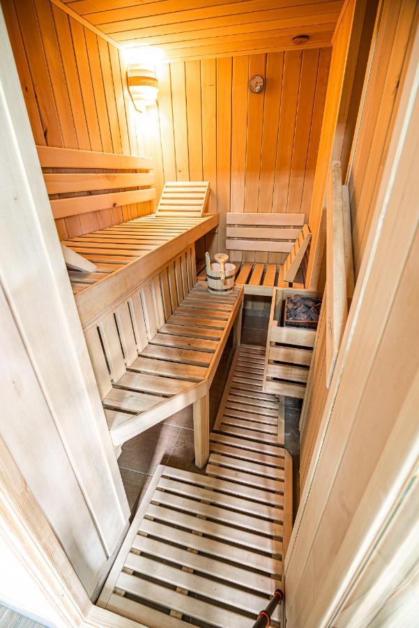 Holiday Home With Hot Tub And Sauna Sabina Rovte Exterior photo