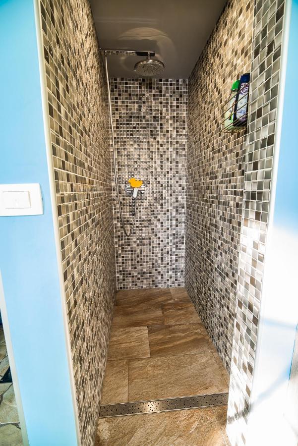 Holiday Home With Hot Tub And Sauna Sabina Rovte Exterior photo