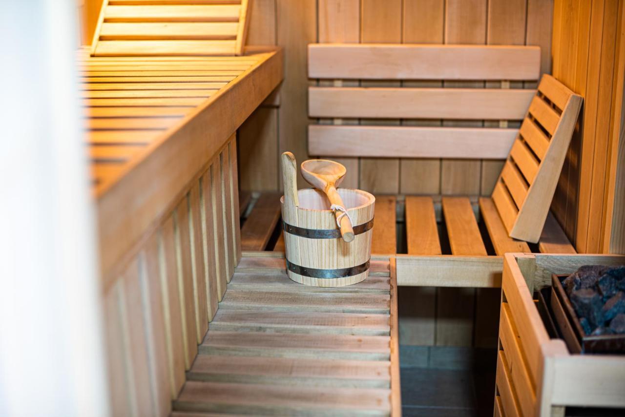 Holiday Home With Hot Tub And Sauna Sabina Rovte Exterior photo